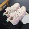 Tênis esportivos para meninos, novos modelos de primavera e outono, tênis casuais para meninos de tamanho médio a grande com botão giratório, tênis de corrida infantis atacado.
