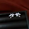 Pendientes de botón Exquisitos de Flor de Rosa con Circonita de Aguja Plateada con Diseño Floral, Estilo Minimalista de Nicho, Lujo Ligero y Sensación de Alta Gama