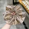 Scrunchie de Cetim Elegante Francês Estampado Gradiente Estilo Novo Primavera 2026 com Enfeites de Pérola para Mulheres