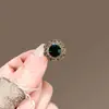 Mini Fijador Anti-Exposición de Escote Bajo, Broche de Cristal, Pin Delicado para Asegurar la Ropa, Botón Oculto sin Costura