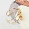 2025 Nuevo Europeo y Americano Elegante Elegante Simple Líneas Huecas Diseño de Flores Nicho Retro Pulsera al por Mayor