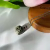 2023 Nuevo Collar de Piedra Natural Cuadrada Pequeña Colgante de Cristal sin Forma Ágata Femenino Explosiones de Siete Colores