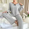 Conjunto de pijama canelado de manga comprida estilo francês para mulheres, coleção primavera e outono, decote em V com laço e acabamento franzido, corte solto, adequado para usar como roupa de casa ou roupa externa