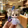 Llavero de muñeca de vinilo con pelo rizado, moderno y elegante, figura de dibujos animados exquisita y linda, colgante para mochila, pequeño regalo