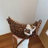 Bolsa de Hombro Cruzada para Axila con Estampado de Leopardo de Nicho Súper Popular para Otoño e Invierno 2025 Nuevo Bolso de Mano de Gamuza Mate