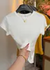Camiseta de Verão Novo Estilo Cor Sólida Gola Redonda Simples Manga Curta para Mulheres 2025 Estilo Coreano Moda Slim Fit Top