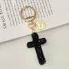Chaveiro de Cerâmica com Cruz de Strass Moda Alta Aparência Super Brilhante Cheio de Strass Chaveiro de Carro Acessório de Bolsa