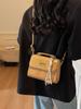 Bolsa Pequena Tendência Transfronteiriça para Mulheres, Versátil Primavera/Verão 2026 Nova Bolsa de Ombro Transversal de Nicho, Bolsa de Mão Feminina Pequena Quadrada