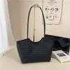 Bolsa de Palha Tecida Vintage para Mulheres para Deslocamento Transfronteiriço Nova Moda Outono 2026 Bolsa de Ombro Bolsa Tote de Mão de Grande Capacidade