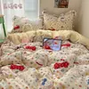 Conjunto de cama de quatro peças em gaze plissada com mangas bufantes, estilo renda bordada densa grau A, capa de edredom de desenho animado, conjunto de três peças para dormitório estudantil, atacado
