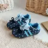 Zapatos para niñas 2026 primavera y otoño nuevos zapatos de entrenamiento para niños de suela blanda, zapatos deportivos para niñas pequeñas, zapatos de malla para niños