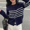 Tricô de Manga Longa com Listras Azul Marinho para Mulheres 2025 Outono e Inverno Novo Cardigan Top de Tricô Casual Soltinho e Ajustado