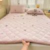 2026 Novo Inverno Quente Leite Fleece Estampado Espessado Macio Colchão Inverno Mais Veludo Protetor Almofada de Cama Estudante