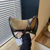 Bolso de hombro ligero de alta gama retro, estilo coreano, transfronterizo, nuevo de otoño 2026, bolso de mano casual versátil