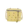 Bolsa Mini Acolchoada Bordada Estilo Coreano de Comércio Exterior para Mulheres 2026 Nova PU Versátil Moda Corrente de Rebite Transversal Pequena Quadrada