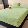 Lençol de Cama de Leite Engrossado Ajustado Peça Única Coral Fleece Esculpido Cobertura de Cama Totalmente Fechada Cobertura de Cama Tatami Conjunto de Três Peças Comércio Exterior Atacado