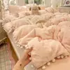 Juego de cuatro piezas bordado de terciopelo de leche grado A para otoño e invierno, estilo princesa francesa, funda de edredón de vellón de coral engrosado, sábana bajera y juego de ropa de cama