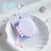 Un accesorio fresco para el verano con un diseño lindo, este mini cuaderno es compacto y portátil, se puede guardar en un estuche y te permite anotar ideas en cualquier momento y lugar.
