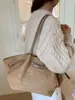 Bolso tote de gamuza estilo europeo y americano transfronterizo para mujer, bolso nuevo de alta gama de gran capacidad para el hombro y la axila para viajes diarios