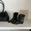 Botas de tornozelo plataforma femininas para aumentar a altura, coleção primavera/outono 2026, botas de cano único com bico fino, adequadas para combinar com saias, botas finas de salto alto