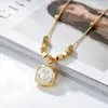 Lele Jewelry Celebridade da Internet Novo Colar Branco com Rosto Sorridente de Concha para Mulheres, Joia de Aço Titânio Versátil Simples de Luxo Leve de Nicho