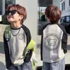 Camiseta de manga comprida para meninos para primavera e outono 2026 novo modelo camiseta básica infantil para meninos mais velhos top estiloso street style