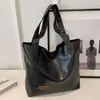 Bolsos populares de este año para mujer, bolsos tote para el trabajo para mujer, bolsos tote de un solo hombro de nicho francés de Instagram para mujer
