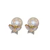 Brincos de Pérola com Diamante Borboleta Agulha de Prata Simples Sentido de Alto Padrão Brincos Dupla Face Moda Luxo Leve Elegante Novos Brincos para Mulheres