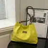 Novas Bolsas Populares Outono e Inverno 2025 Grande Capacidade Elegante Bolsa de Ombro para o Dia a Dia Bolsa Tote Casual Elegante de Braço