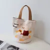 Nova bolsa tote de desenho animado fofa 2024 para mulheres, com design xadrez, perfeita para mães carregarem lancheiras ao sair ou para o trabalho