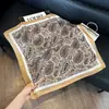 Lenço de Castanha Estilo Coreano Primavera e Outono Lenço Quadrado Fino Feminino Proteção para o Pescoço Lenço Decorativo Lenço para Mãe Lenço Quadrado de Seda Sintética Venda por Atacado