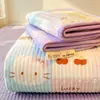 Funda de Cama Cálida Engrosada Juego de Tres Piezas Vellón de Leche Temporada de Otoño e Invierno Protector de Cama Cubierta de Cama Más Terciopelo Simple para Cama Cubierta Protectora