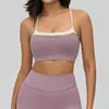 Sujetador de yoga estilo europeo y americano de tacto natural para mujer, con tirantes finos cruzados en la espalda de color contrastante, hermoso diseño de espalda, adecuado tanto para llevar debajo como por encima como top de fitness