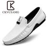 Marca da Moda Tamanho Grande Masculino Primeira Camada Couro Slip-On Slip-Ons Respirável Solado Macio Superfície Macia Sapatos de Couro Business Casual para Homens Mais Veludo