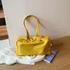 Bolsa de mano simple de nailon, ligera, gran capacidad, adecuada para ir al trabajo, elegante, versátil para salidas casuales y se puede llevar como bolso de hombro.