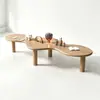 Mobiliario para áreas de mezzanine en oficinas de ventas, centros de educación temprana de jardín de infantes, juegos de mesa y sillas de madera maciza para niños, y mesas para manualidades