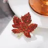 Broche de Hoja de Arce Roja Festivo Broche para Mujer Exquisito Pin de Gama Alta Elegante Traje de Clase Bienvenida Accesorios de Año Nuevo