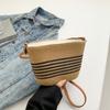 Estilo Popular de Vacaciones de Primavera Bolso Cubo de Paja Tejido para Mujeres en la Playa Gran Capacidad Versátil de Hombro Cruzado Bolso Pequeño Moda