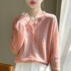 Mezcla de Lana 2026 Otoño e Invierno Nuevo Top de Punto Fino con Encaje y Perlas para Mujer, Cuello en V Corto, Color Sólido, Capa Base