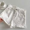 Borda Ondulada Look Emagrecedor Estilo Coreano Verão 2025 Novo Shorts Jeans Feminino Cintura Alta Alongador de Pernas Branco Linha A Hot Pants