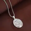 Collar Colgante Redondo Personalizado con Figura de Líder de Relieve Griego Retro para Hombres y Mujeres, Joyería Clásica de Moda Estilo Hip-Hop