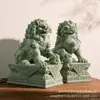 Ornamento Criativo de Leão em Arenito Verde Esculpido Estilo Chinês para Pátio, Entrada de Casa, Mesa de Trabalho, Animal de Chá e Decoração de Mesa de Chá