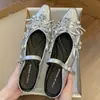 Zapatos plateados tipo Mary Jane de tacón medio y punta fina estilo francés para mujer, nueva moda 2025 con lazo de pedrería y aumento interno de altura