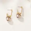 Pendientes de Perla Blanca Pendientes de Aleación de Zinc Dorada Pendientes de Diseño Personalizado Joyería Nueva Popular Regalo de Cumpleaños para Mujer
