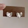 Lujo Ligero y Sensación de Alta Gama, Pendientes de Perla en Forma de Corazón para Mujer, Diseño de Nicho Otoño e Invierno, Pendientes Circulares Versátiles, Pendientes Elegantes