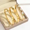 Estilo Old Money Elegante Simples Luxuoso Coração de Pêssego Zircônia Pulseira para Meninas Aço Titânio de Alta Qualidade Venda Quente Europeia e Americana