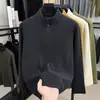 Novedad Otoño/Invierno 2025 Moda Masculina Sudadera de Manga Larga con Cuello Alto Tendencia Casual Color Sólido Elegante Camiseta Base con Forro Polar