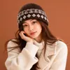 Gorro de Tricô Jacquard com Barra Rebatida para Mulheres, Nova Moda Outono/Inverno 2026, Gorro de Tricô Quente Versátil para Afinar o Rosto