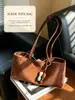 Bolso grande de alta costura vintage para mujer, nuevo bolso de hombro texturizado de nicho para principios de otoño de 2026, bolso simple de axila