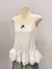 Camisola Atmosférica e Docemente Picante com Renda Branca para Mulheres, Usada por Baixo, Colete Estiloso e Versátil para Usar por Cima na Primavera